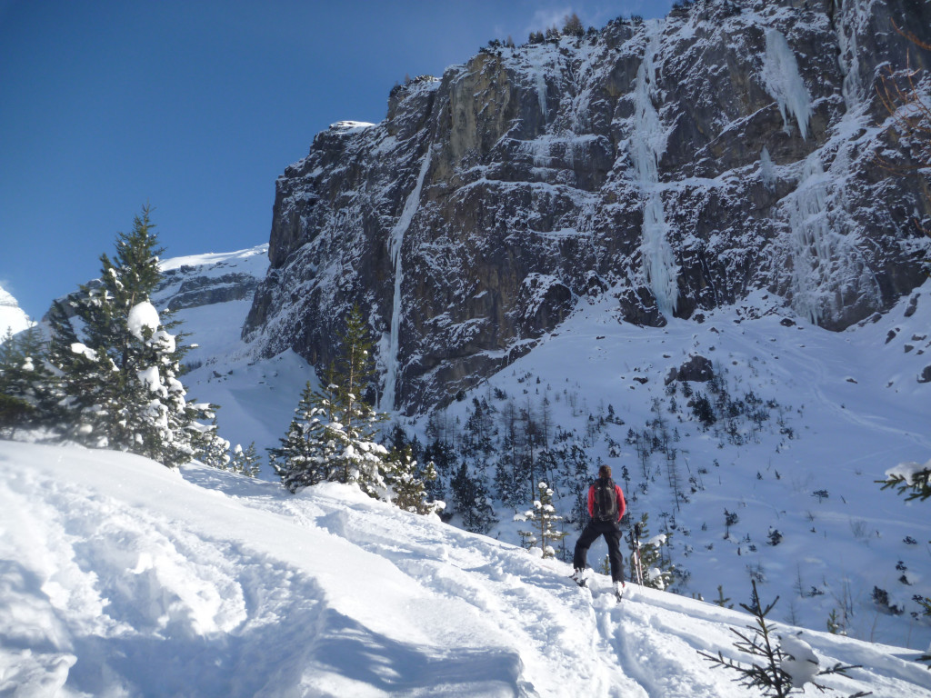 Tijdens 't skien hebben we uitzicht op een aantal andere hoger gelegen watervallen (© Niek)