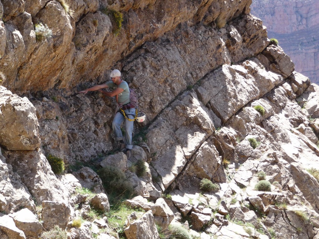 Jacco tijdens de afdaling na Canyon Apache (© Sjors)